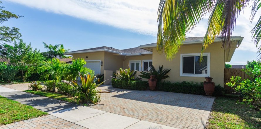 Villa ou maison à Miami, Floride 4 chambres № 1922742