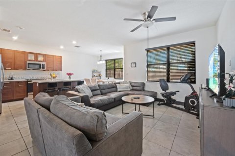 Adosado en venta en Miami Lakes, Florida, 3 dormitorios, 147.53 m2 № 1864665 - foto 11