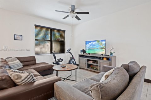 Adosado en venta en Miami Lakes, Florida, 3 dormitorios, 147.53 m2 № 1864665 - foto 12