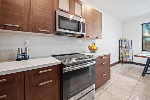 Adosado en venta en Miami Lakes, Florida, 3 dormitorios, 147.53 m2 № 1864665 - foto 14