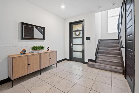 Adosado en venta en Miami Lakes, Florida, 3 dormitorios, 147.53 m2 № 1864665 - foto 9
