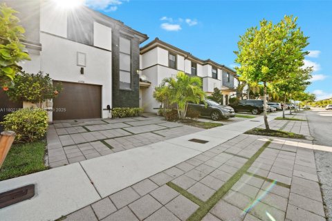 Adosado en venta en Miami Lakes, Florida, 3 dormitorios, 147.53 m2 № 1864665 - foto 3