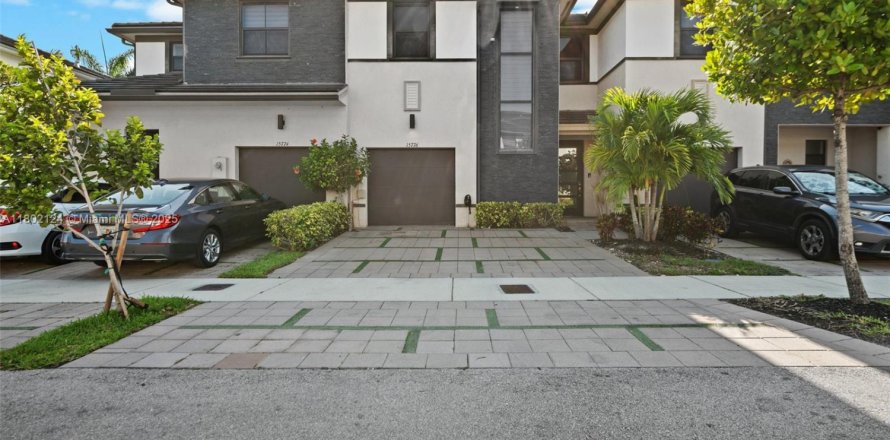 Adosado en Miami Lakes, Florida 3 dormitorios, 147.53 m2 № 1864665