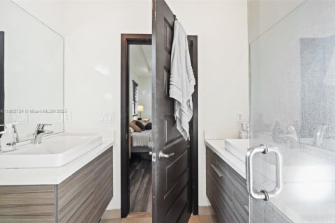 Adosado en venta en Miami Lakes, Florida, 3 dormitorios, 147.53 m2 № 1864665 - foto 24