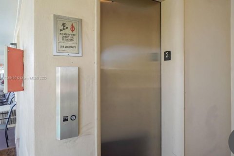 Купить кондоминиум в Халландейл-Бич, Флорида 1 спальня, 72.93м2, № 1849332 - фото 25