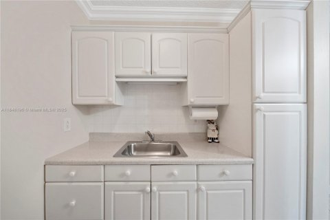Купить кондоминиум в Халландейл-Бич, Флорида 1 спальня, 72.93м2, № 1849332 - фото 6
