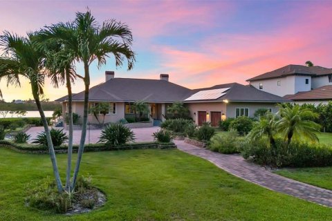 House in Nokomis, Florida 3 bedrooms, 274.99 sq.m. № 2100502 - photo 2
