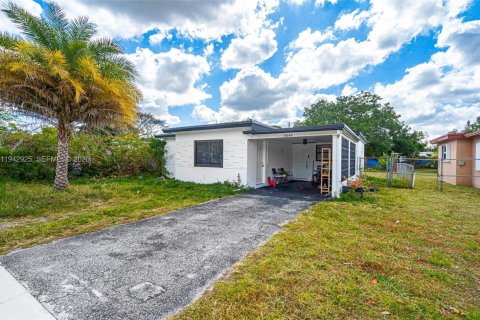 Casa en Hollywood, Florida 3 dormitorios, 107.58 m2 № 2152776