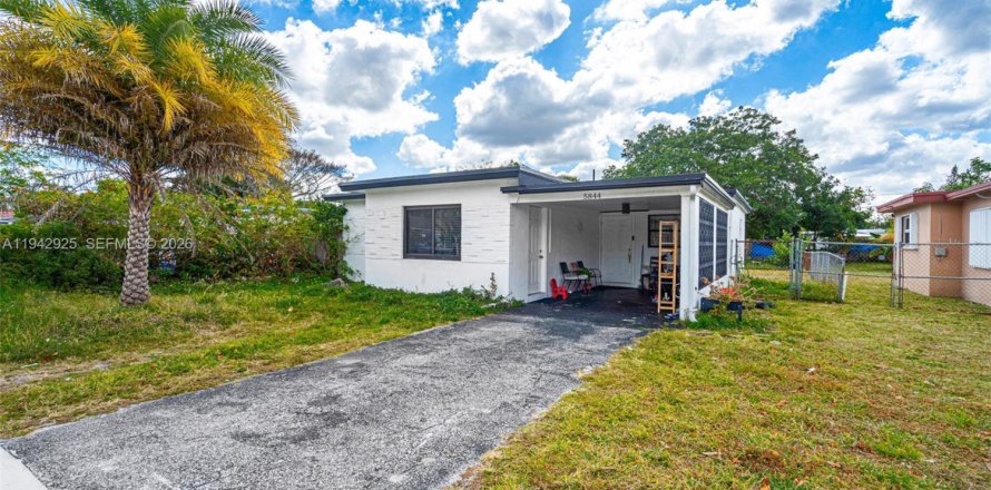 Casa en Hollywood, Florida 3 dormitorios, 107.58 m2 № 2152776