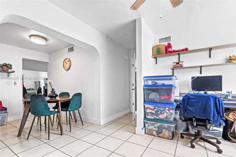 Casa en venta en Hollywood, Florida, 3 dormitorios, 107.58 m2 № 2152776 - foto 9