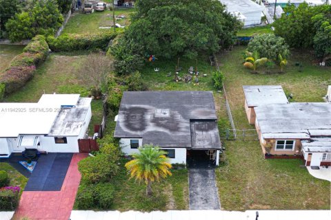 Casa en venta en Hollywood, Florida, 3 dormitorios, 107.58 m2 № 2152776 - foto 4