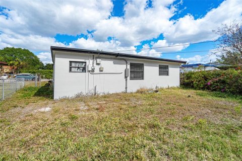 Casa en venta en Hollywood, Florida, 3 dormitorios, 107.58 m2 № 2152776 - foto 29