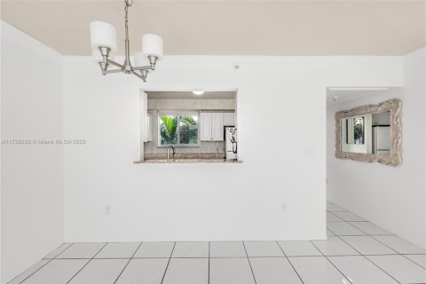 Condo in Miami Beach, Florida, 1 bedroom  № 1669159 - photo 10