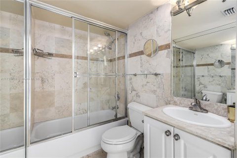 Condo in Miami Beach, Florida, 1 bedroom  № 1669159 - photo 13