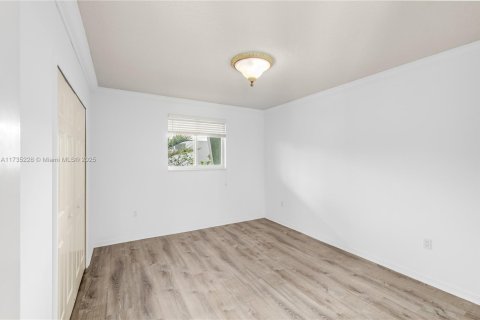 Condo in Miami Beach, Florida, 1 bedroom  № 1669159 - photo 14