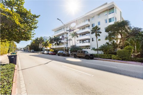 Condo in Miami Beach, Florida, 1 bedroom  № 1669159 - photo 20