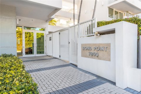 Condo in Miami Beach, Florida, 1 bedroom  № 1669159 - photo 23