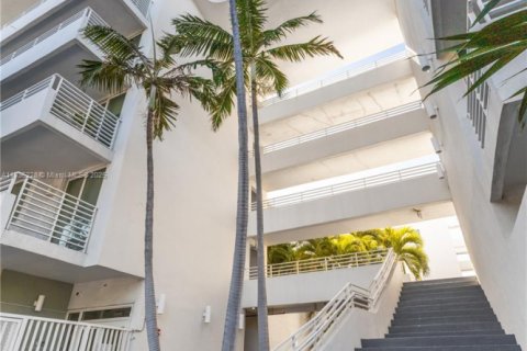 Condo in Miami Beach, Florida, 1 bedroom  № 1669159 - photo 22