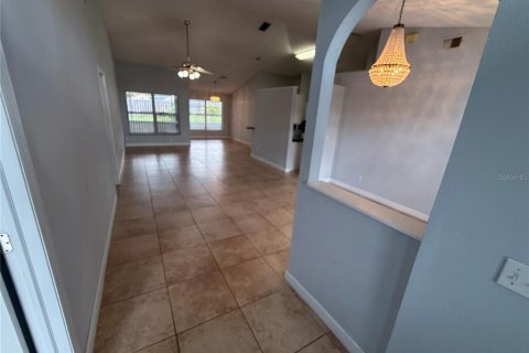House in Orlando, Florida 3 bedrooms, 160.07 sq.m. № 1913545 - photo 13