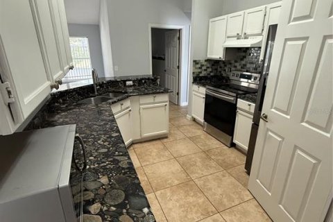 House in Orlando, Florida 3 bedrooms, 160.07 sq.m. № 1913545 - photo 14