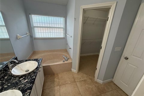 House in Orlando, Florida 3 bedrooms, 160.07 sq.m. № 1913545 - photo 10