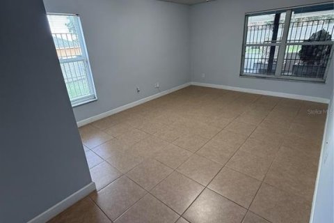 House in Orlando, Florida 3 bedrooms, 160.07 sq.m. № 1913545 - photo 7