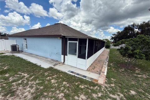 House in Orlando, Florida 3 bedrooms, 160.07 sq.m. № 1913545 - photo 23