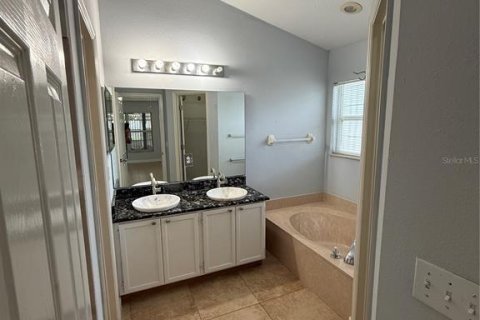 House in Orlando, Florida 3 bedrooms, 160.07 sq.m. № 1913545 - photo 8