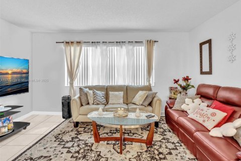 Condo in Coral Springs, Florida, 3 bedrooms  № 1473475 - photo 8