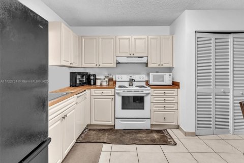 Condo in Coral Springs, Florida, 3 bedrooms  № 1473475 - photo 15