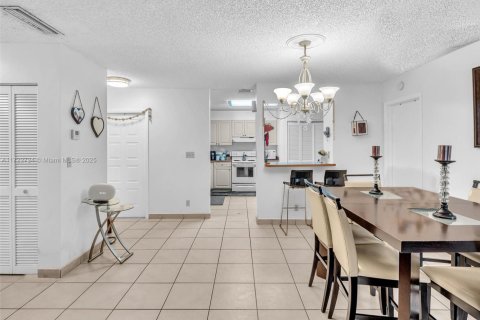 Condo in Coral Springs, Florida, 3 bedrooms  № 1473475 - photo 13