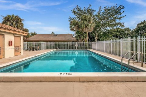 Condo in Coral Springs, Florida, 3 bedrooms  № 1473475 - photo 27