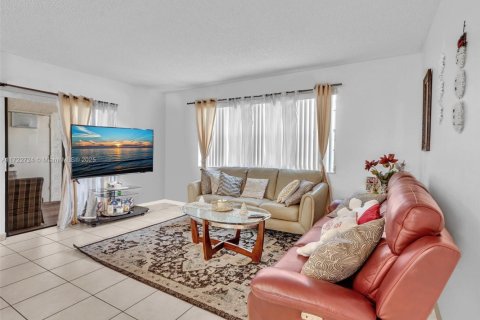 Condo in Coral Springs, Florida, 3 bedrooms  № 1473475 - photo 7