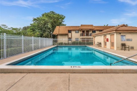 Condo in Coral Springs, Florida, 3 bedrooms  № 1473475 - photo 26