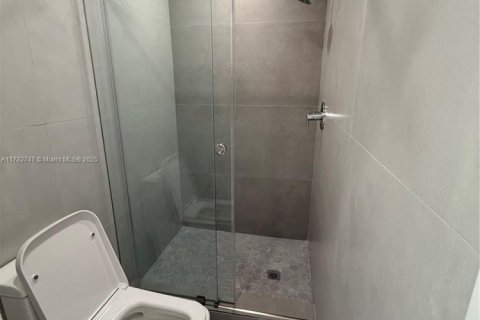 House in Miami, Florida 3 bedrooms, 163.97 sq.m. № 1752115 - photo 16