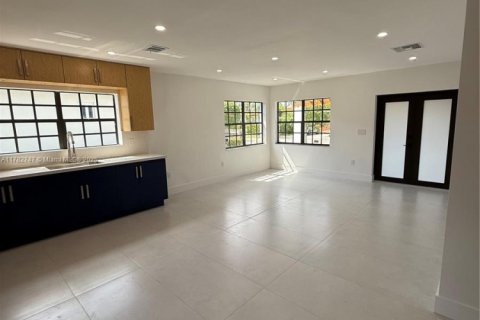 House in Miami, Florida 3 bedrooms, 163.97 sq.m. № 1752115 - photo 5
