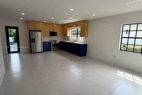 House in Miami, Florida 3 bedrooms, 163.97 sq.m. № 1752115 - photo 4