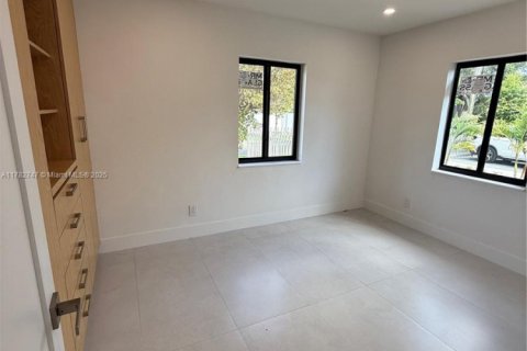 House in Miami, Florida 3 bedrooms, 163.97 sq.m. № 1752115 - photo 8