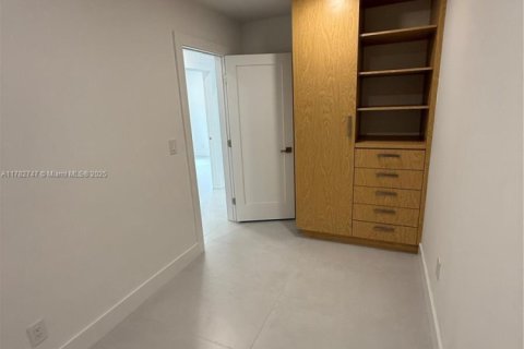 House in Miami, Florida 3 bedrooms, 163.97 sq.m. № 1752115 - photo 12
