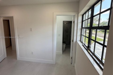 House in Miami, Florida 3 bedrooms, 163.97 sq.m. № 1752115 - photo 14