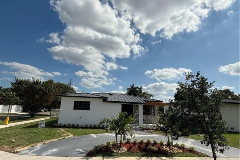 House in Miami, Florida 3 bedrooms, 163.97 sq.m. № 1752115 - photo 2