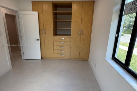 House in Miami, Florida 3 bedrooms, 163.97 sq.m. № 1752115 - photo 10