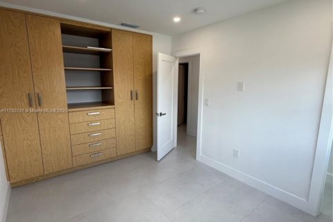 House in Miami, Florida 3 bedrooms, 163.97 sq.m. № 1752115 - photo 13