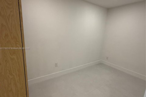 House in Miami, Florida 3 bedrooms, 163.97 sq.m. № 1752115 - photo 11