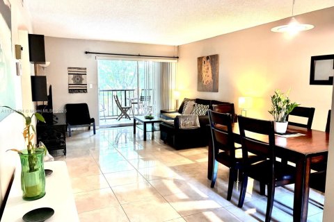 Condominio en alquiler en Sunny Isles Beach, Florida, 2 dormitorios, 84.08 m2 № 2013582 - foto 6