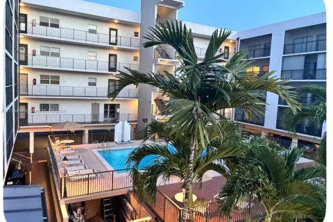 Condominio en alquiler en Sunny Isles Beach, Florida, 2 dormitorios, 84.08 m2 № 2013582 - foto 14