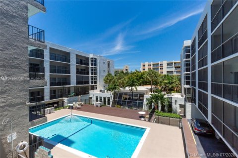 Condominio en alquiler en Sunny Isles Beach, Florida, 2 dormitorios, 84.08 m2 № 2013582 - foto 13