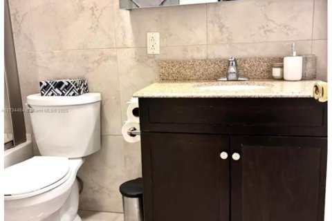 Condominio en alquiler en Sunny Isles Beach, Florida, 2 dormitorios, 84.08 m2 № 2013582 - foto 21