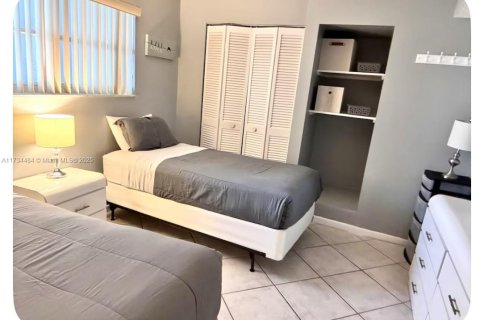 Condominio en alquiler en Sunny Isles Beach, Florida, 2 dormitorios, 84.08 m2 № 2013582 - foto 25