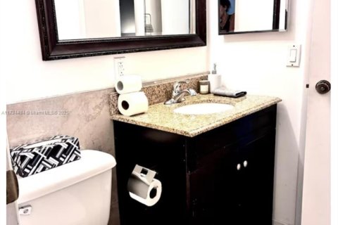 Condominio en alquiler en Sunny Isles Beach, Florida, 2 dormitorios, 84.08 m2 № 2013582 - foto 16